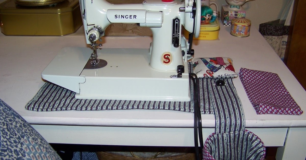 Michele Bilyeu Creates With Heart and Hands Singer Featherweight